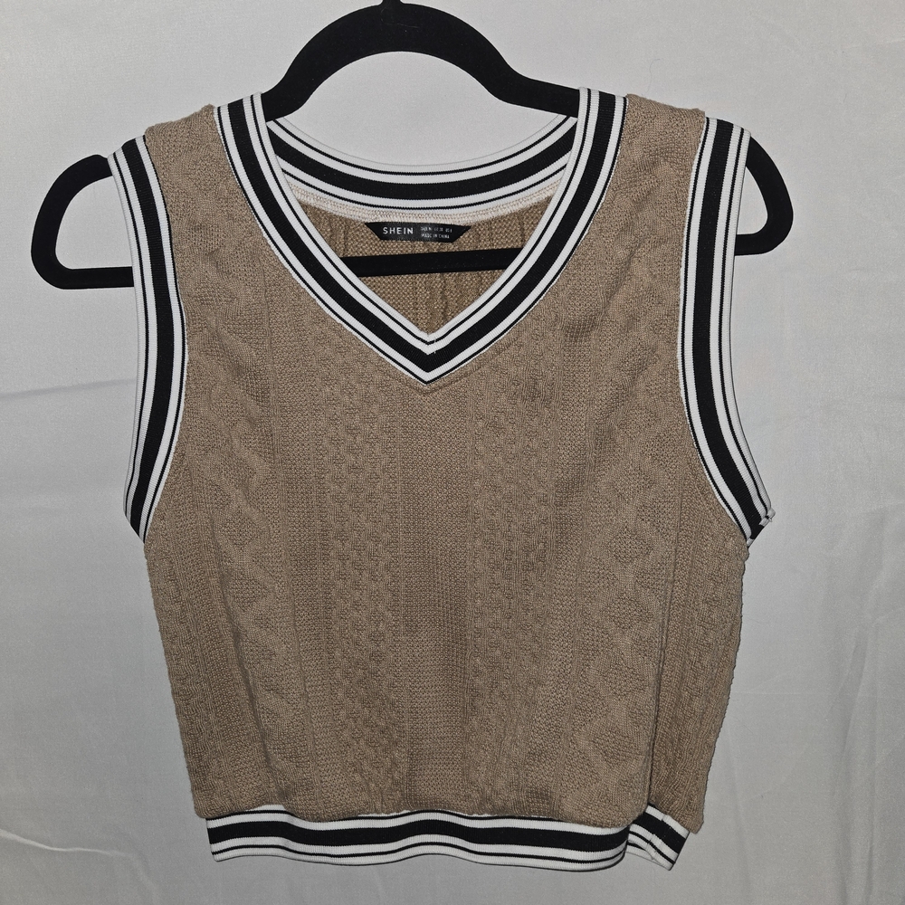 Size Medium Tan Cable Knit Sweater Vest | Preppy V-Neck Sleeveless Pullover Top